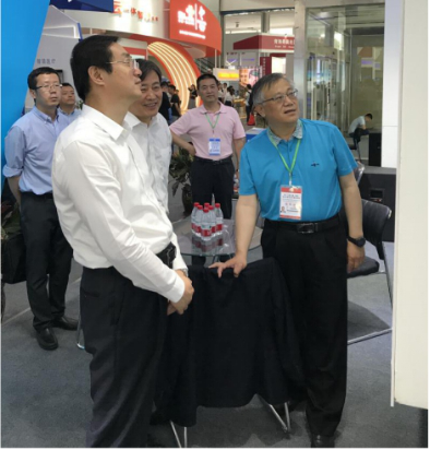 省委常委、西宁市委书记王晓莅临第十九届青洽会青海6732顶级游戏娱乐展位参观