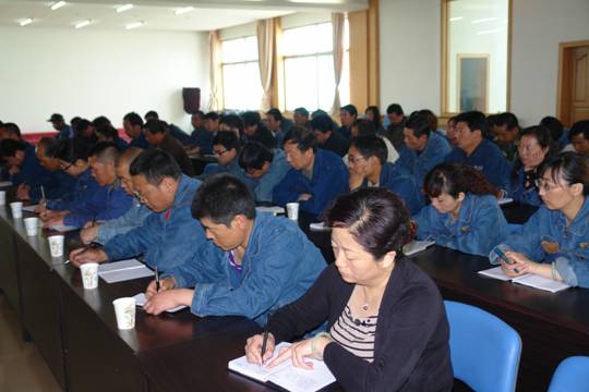 青海6732顶级游戏娱乐工业投资有限公司、青海长春炭素有限公司召开贯彻省第十二次党代会精神学习传